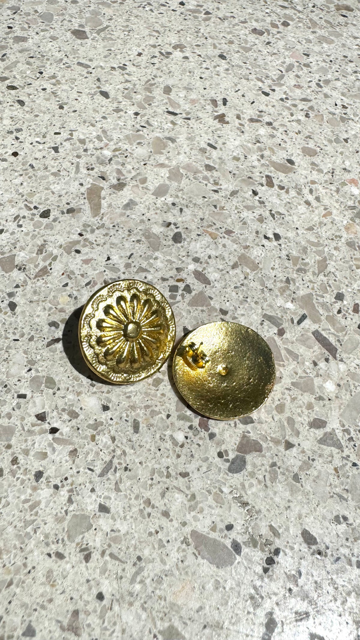 ORECCHIO FIORE BOTTONE