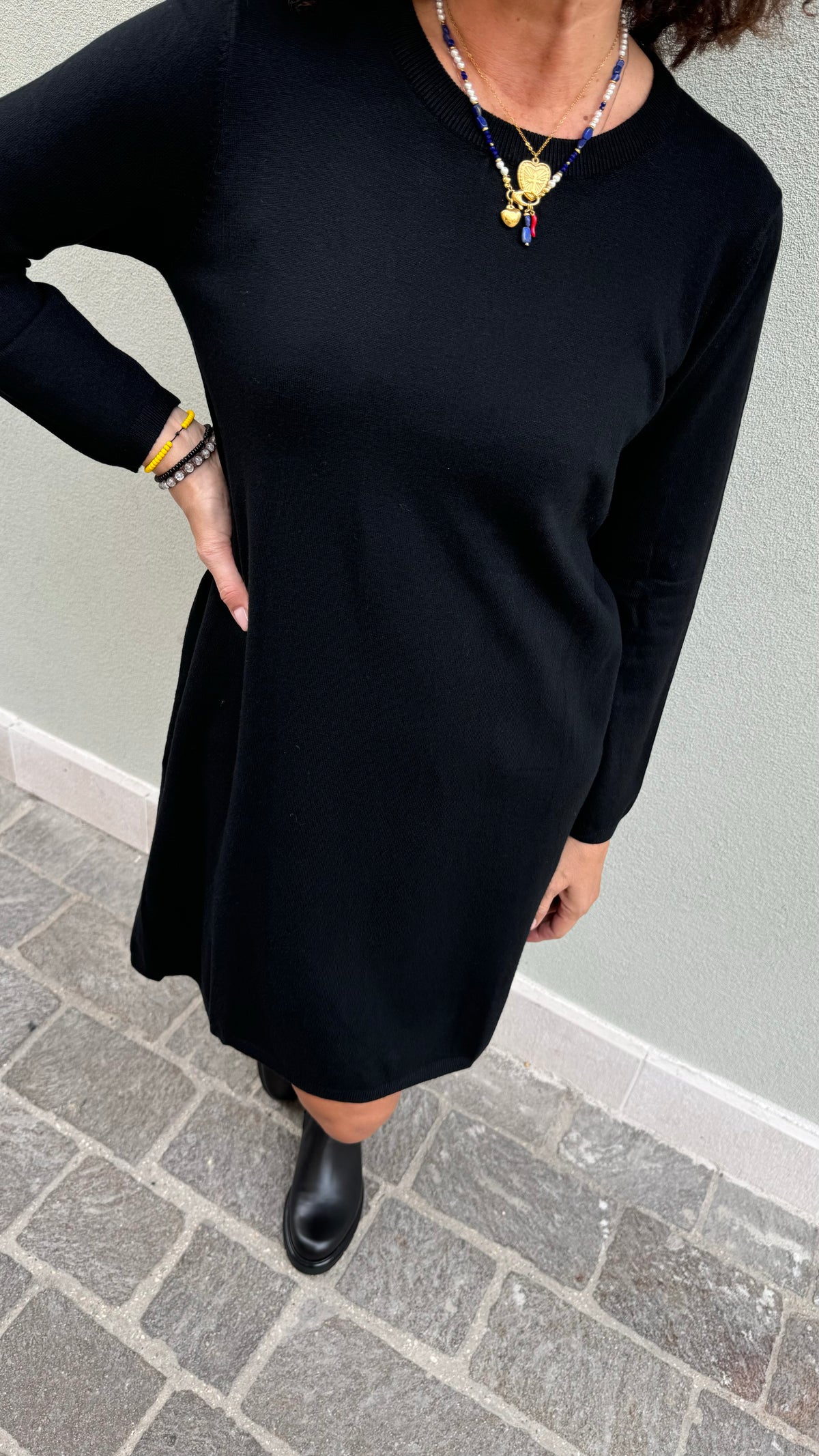 ABITO PAOLA NERO